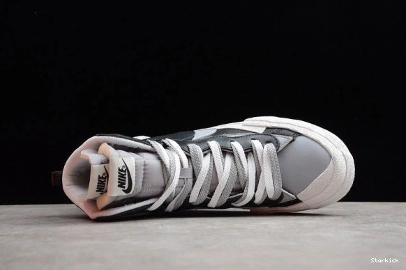 MID SACAI X BV0072-002 BLAZER GREY NIKE BLACK 0811